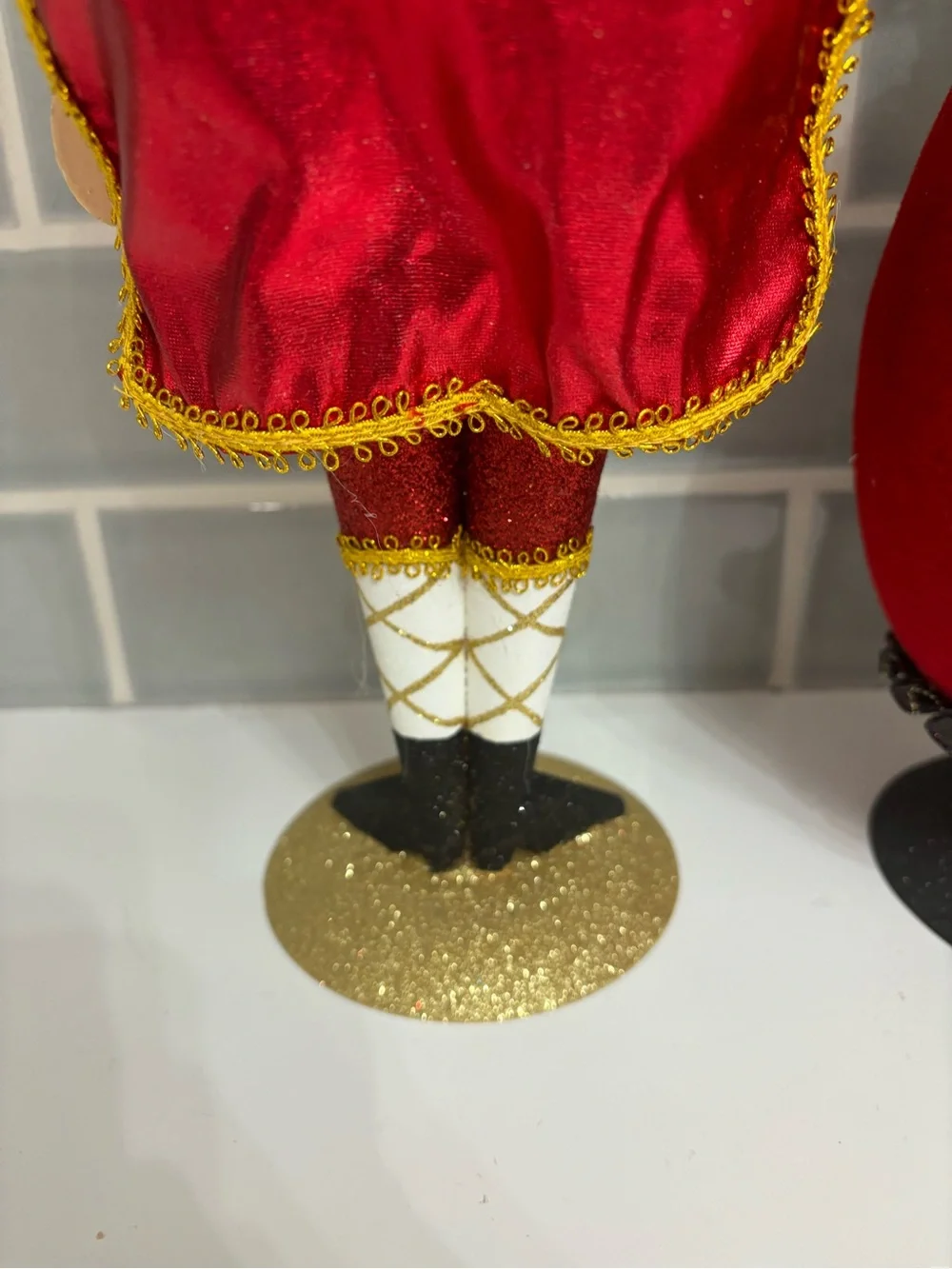 Set Of 2 PIER 1 IMPORTS King & Queen Of Hearts 16